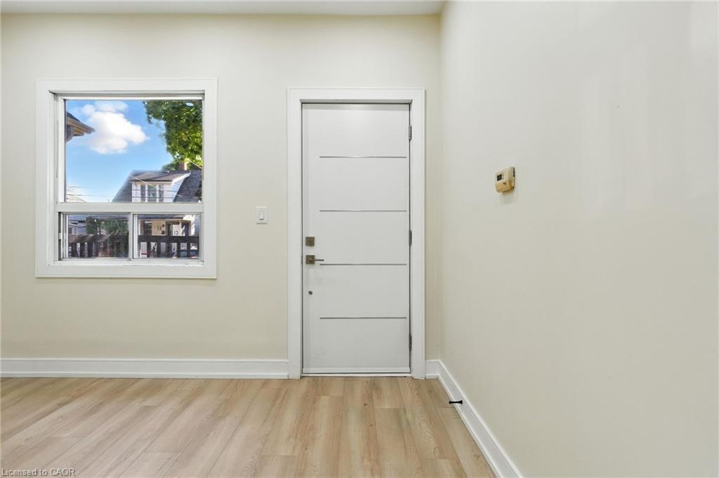 9 Alice Street, Hamilton, ON - Indoor Photo Showing Other Room