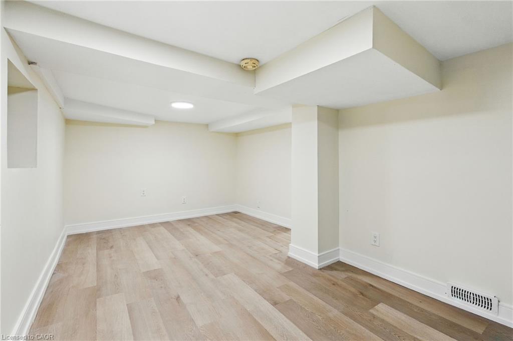 9 Alice Street, Hamilton, ON - Indoor Photo Showing Other Room