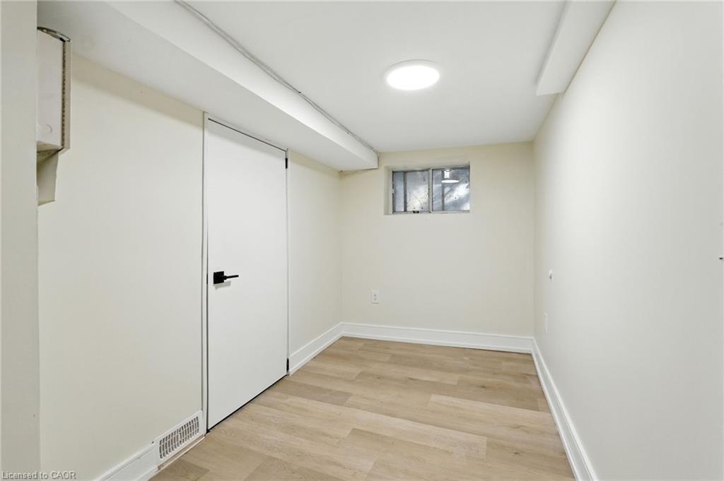 9 Alice Street, Hamilton, ON - Indoor Photo Showing Other Room