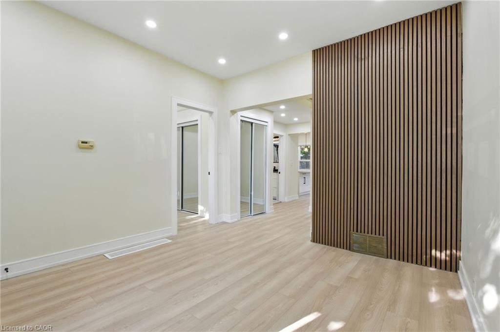 9 Alice Street, Hamilton, ON - Indoor Photo Showing Other Room