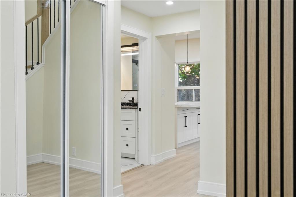 9 Alice Street, Hamilton, ON - Indoor Photo Showing Other Room