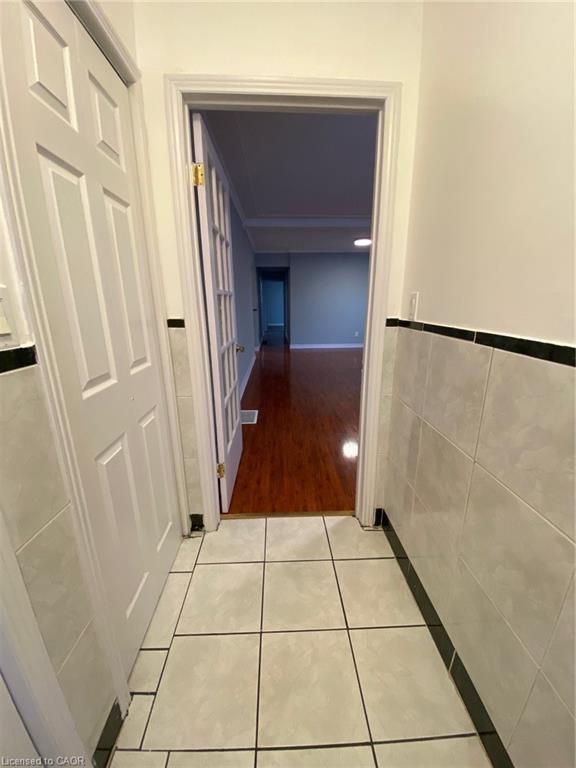 Main-11 Parkdale Avenue S, Hamilton, ON - Indoor Photo Showing Other Room