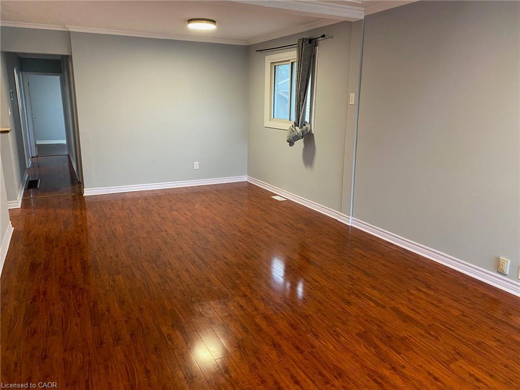 Main-11 Parkdale Avenue S, Hamilton, ON - Indoor Photo Showing Other Room