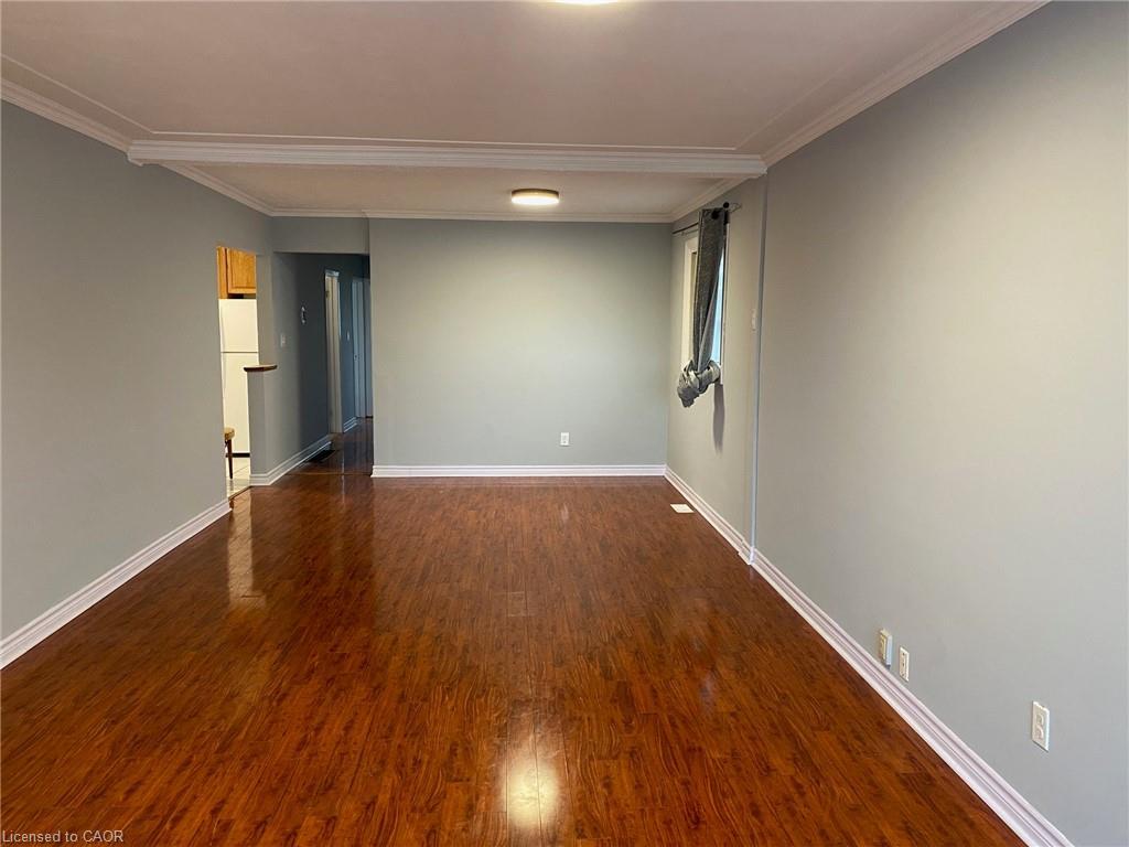 Main-11 Parkdale Avenue S, Hamilton, ON - Indoor Photo Showing Other Room