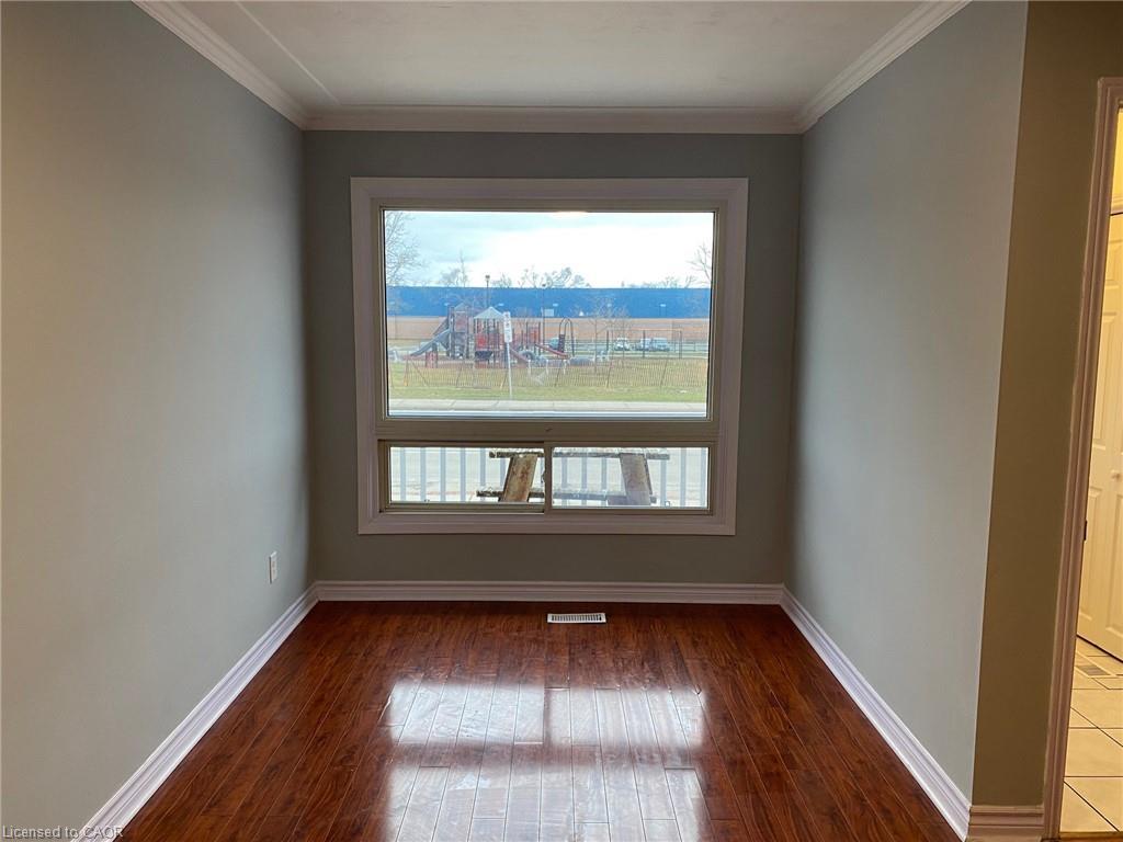 Main-11 Parkdale Avenue S, Hamilton, ON - Indoor Photo Showing Other Room