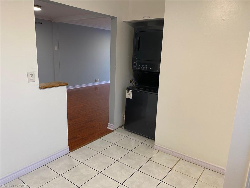 Main-11 Parkdale Avenue S, Hamilton, ON - Indoor Photo Showing Other Room