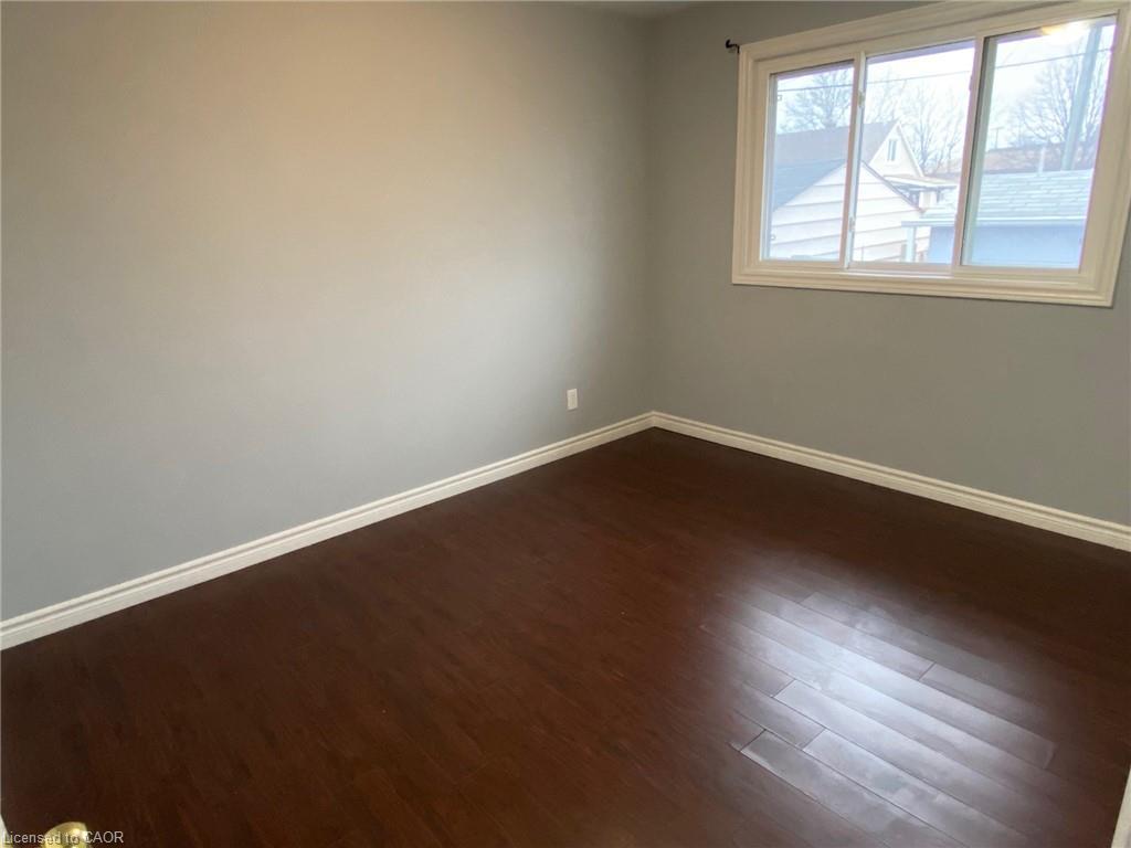 Main-11 Parkdale Avenue S, Hamilton, ON - Indoor Photo Showing Other Room