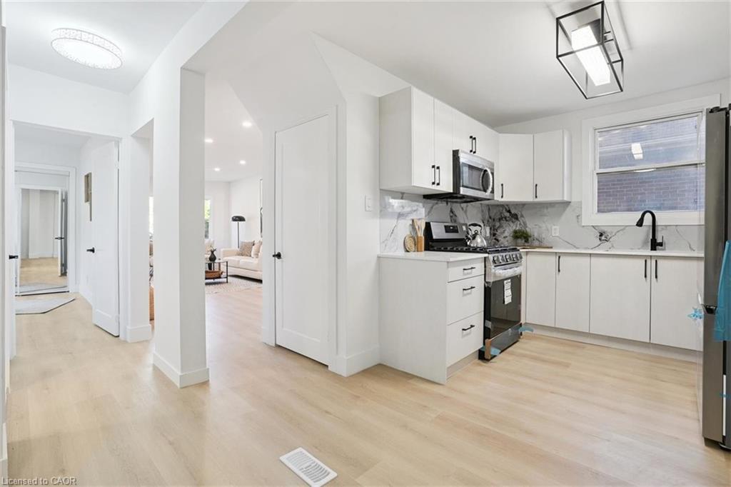 41 Cameron Avenue S, Hamilton, ON - Indoor Photo Showing Kitchen