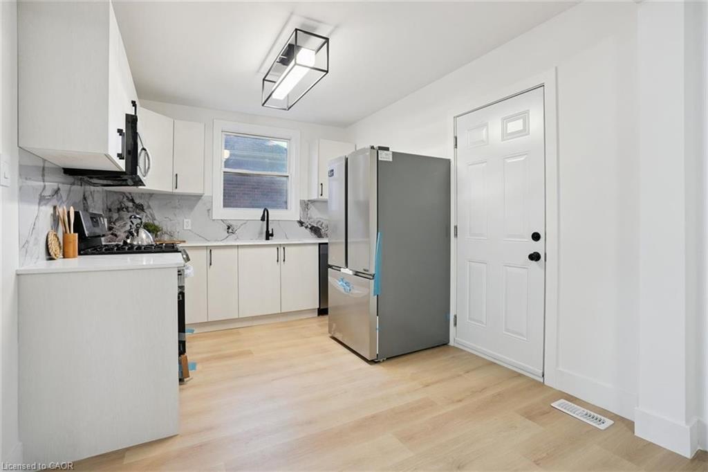 41 Cameron Avenue S, Hamilton, ON - Indoor Photo Showing Other Room