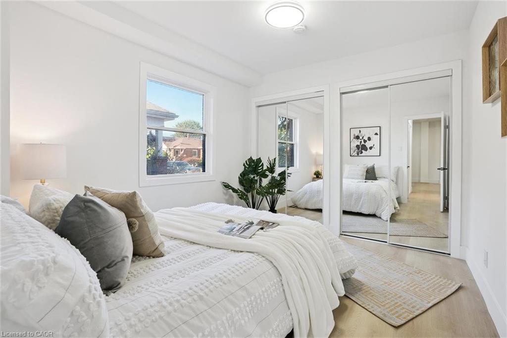 41 Cameron Avenue S, Hamilton, ON - Indoor Photo Showing Bedroom