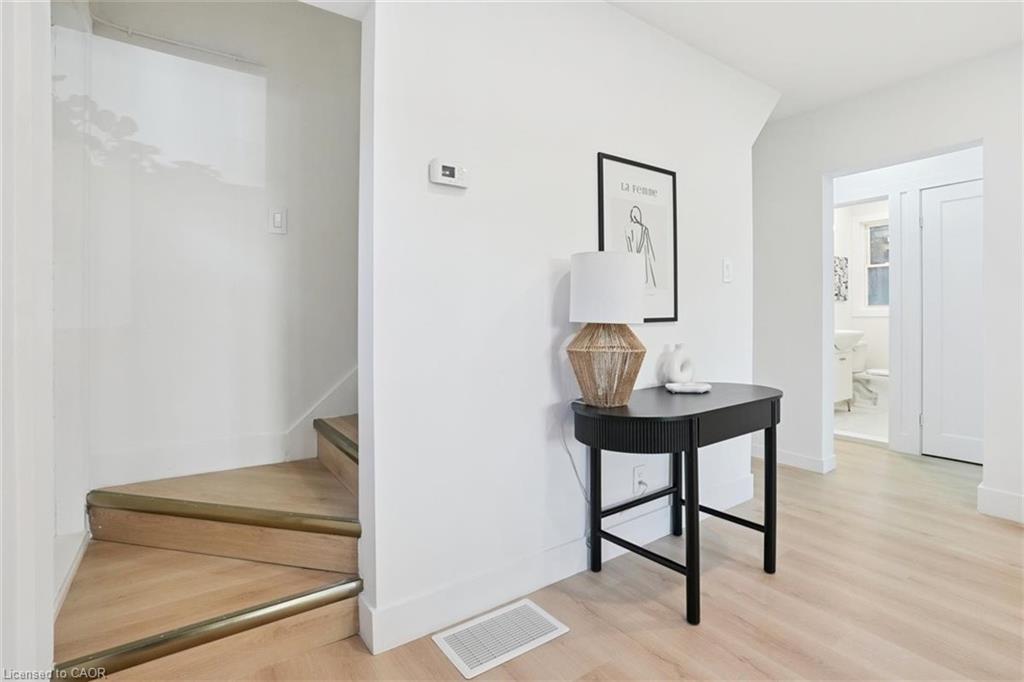 41 Cameron Avenue S, Hamilton, ON - Indoor Photo Showing Other Room