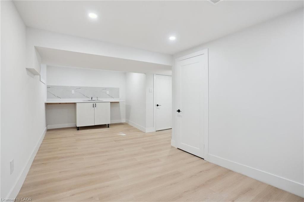 41 Cameron Avenue S, Hamilton, ON - Indoor Photo Showing Other Room