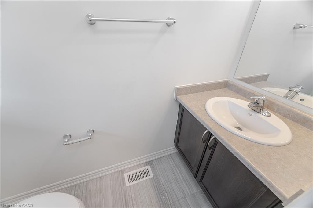 32 George Brier Drive W, Paris, ON - Indoor Photo Showing Bathroom