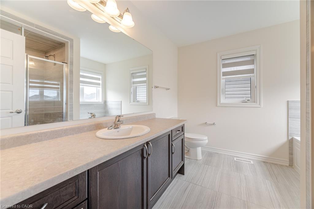 32 George Brier Drive W, Paris, ON - Indoor Photo Showing Bathroom