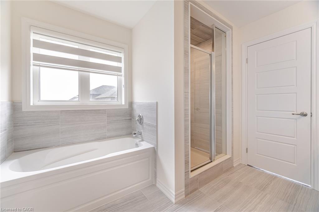32 George Brier Drive W, Paris, ON - Indoor Photo Showing Bathroom