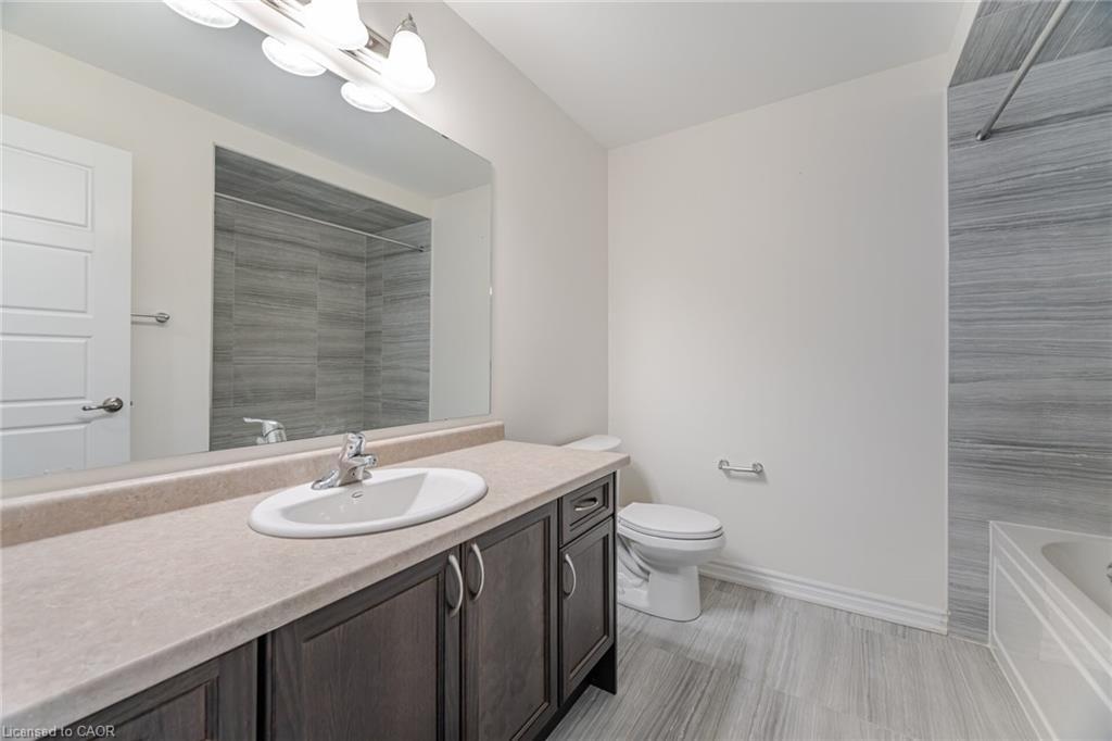 32 George Brier Drive W, Paris, ON - Indoor Photo Showing Bathroom