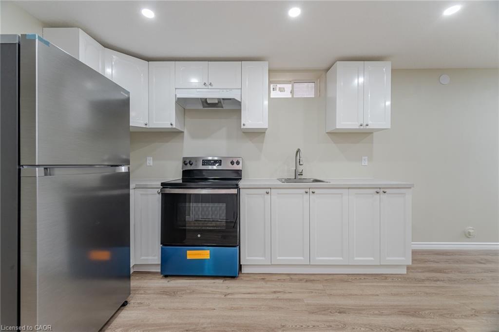 32 George Brier Drive W, Paris, ON - Indoor Photo Showing Kitchen With Stainless Steel Kitchen