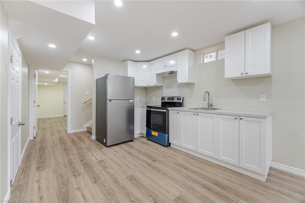 32 George Brier Drive W, Paris, ON - Indoor Photo Showing Kitchen