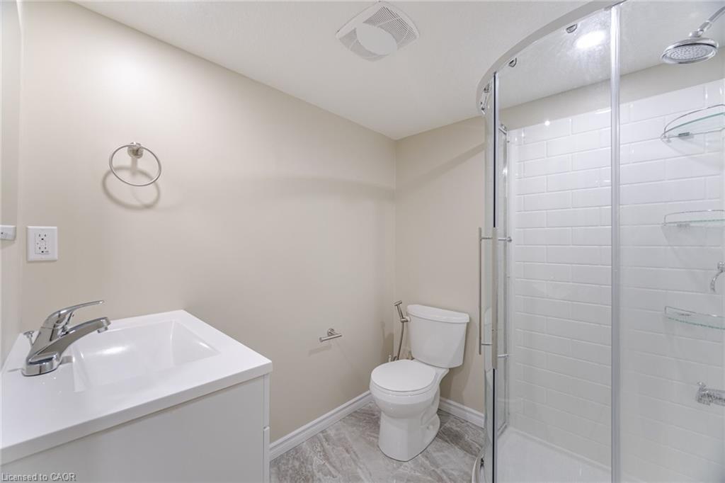 32 George Brier Drive W, Paris, ON - Indoor Photo Showing Bathroom