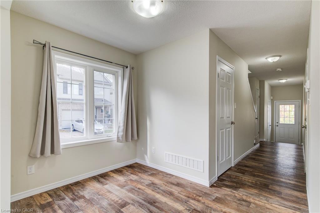 40-50 Pinnacle Drive, Kitchener, ON - Indoor Photo Showing Other Room