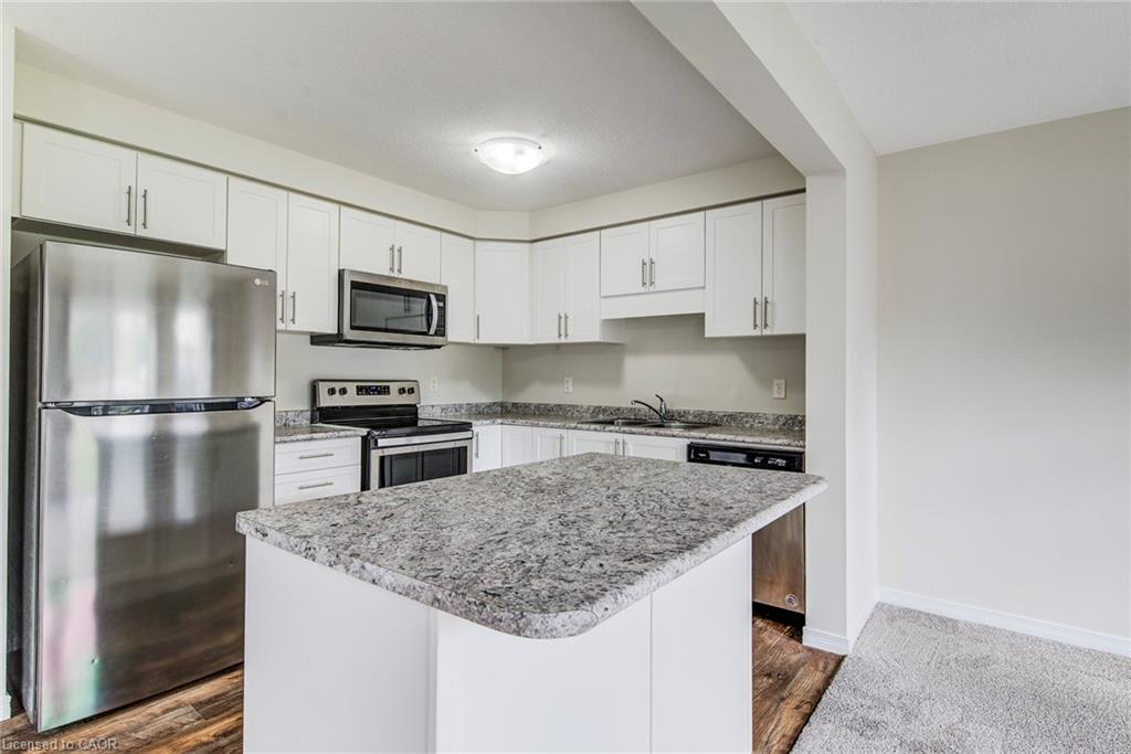 40-50 Pinnacle Drive, Kitchener, ON - Indoor Photo Showing Kitchen With Double Sink With Upgraded Kitchen