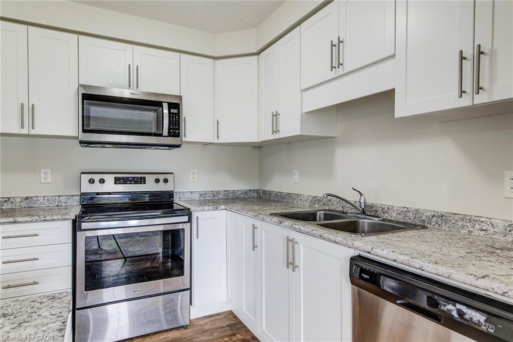 40-50 Pinnacle Drive, Kitchener, ON - Indoor Photo Showing Kitchen With Double Sink With Upgraded Kitchen