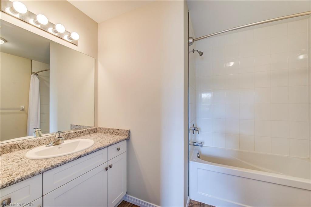 40-50 Pinnacle Drive, Kitchener, ON - Indoor Photo Showing Bathroom