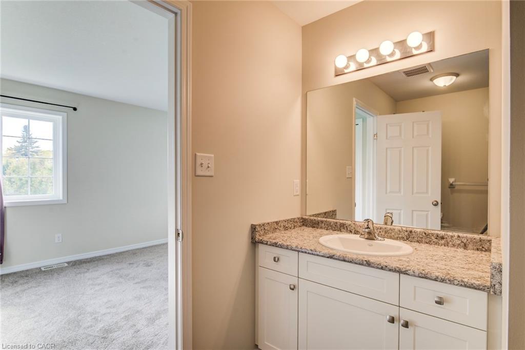 40-50 Pinnacle Drive, Kitchener, ON - Indoor Photo Showing Bathroom
