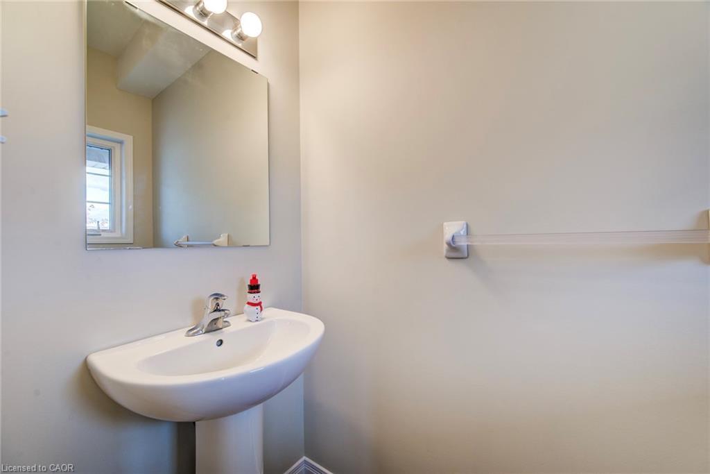 40-50 Pinnacle Drive, Kitchener, ON - Indoor Photo Showing Bathroom