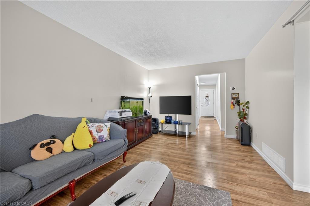 86-860 Rymal Square E, Hamilton, ON - Indoor Photo Showing Living Room