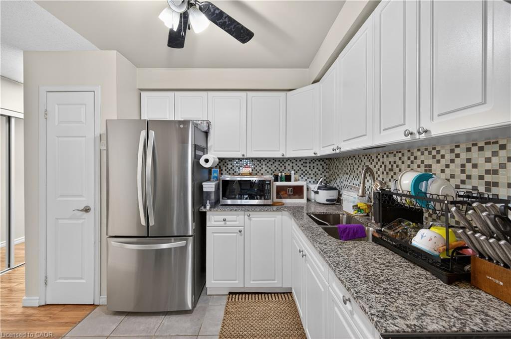 86-860 Rymal Square E, Hamilton, ON - Indoor Photo Showing Kitchen With Double Sink