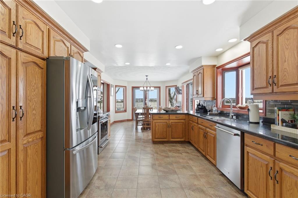 3810 River Road, Caledonia, ON - Indoor Photo Showing Kitchen