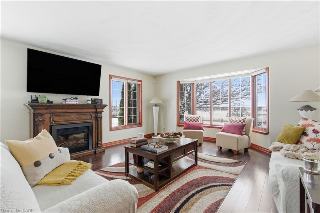 3810 River Road, Caledonia, ON - Indoor Photo Showing Living Room With Fireplace