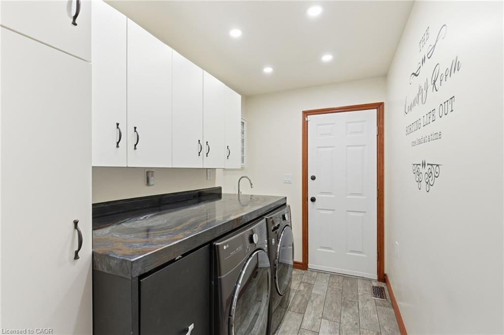 3810 River Road, Caledonia, ON - Indoor Photo Showing Laundry Room