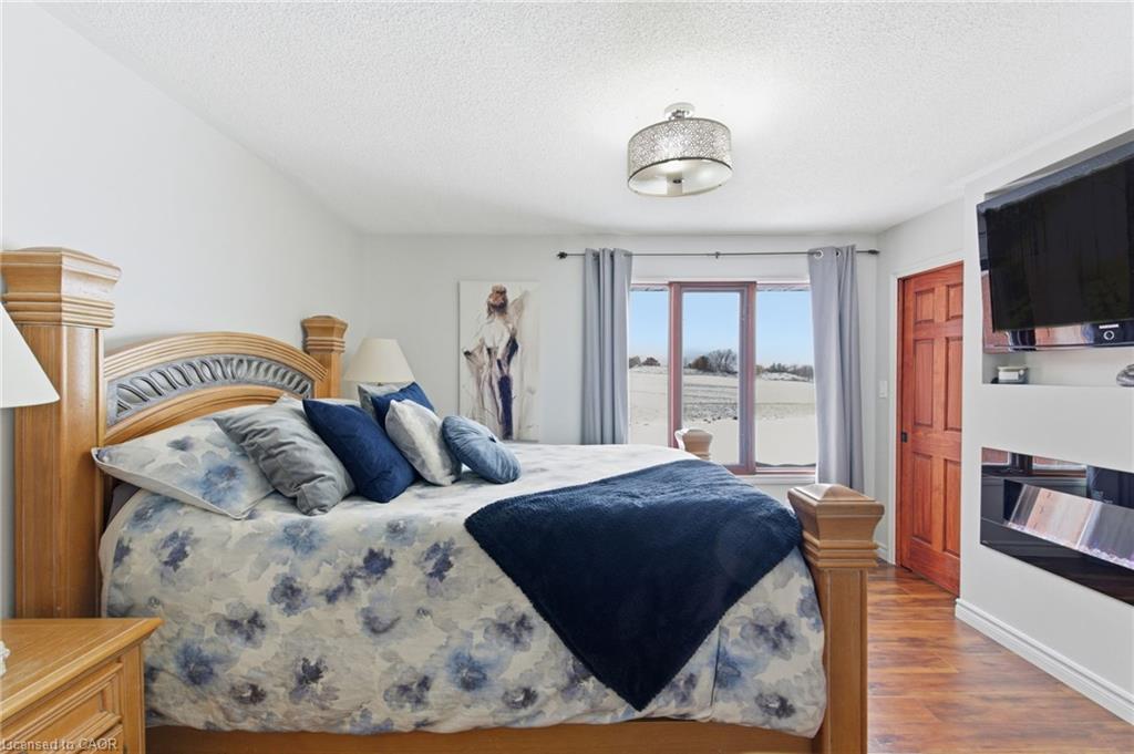 3810 River Road, Caledonia, ON - Indoor Photo Showing Bedroom