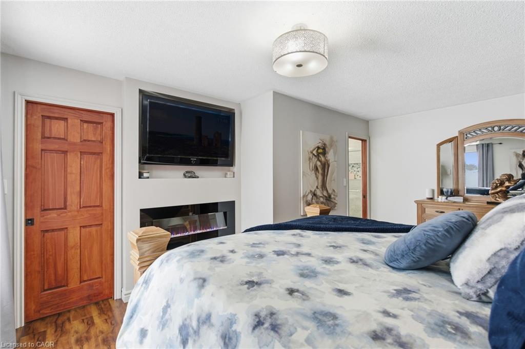 3810 River Road, Caledonia, ON - Indoor Photo Showing Bedroom