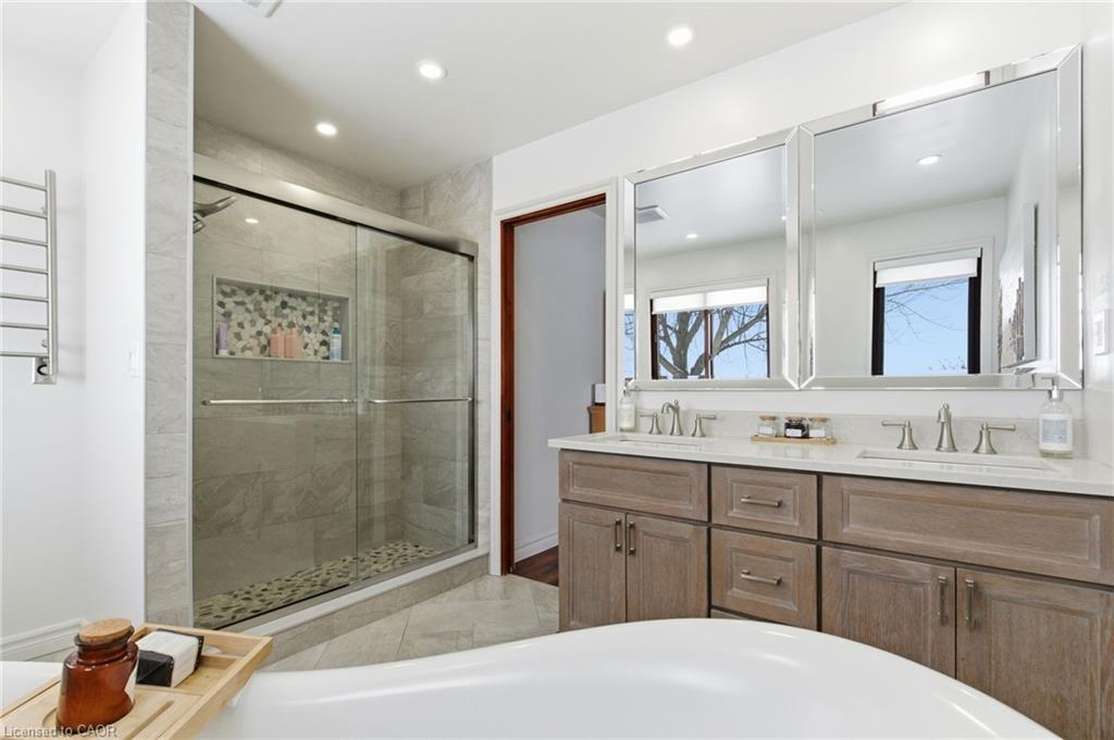 3810 River Road, Caledonia, ON - Indoor Photo Showing Bathroom