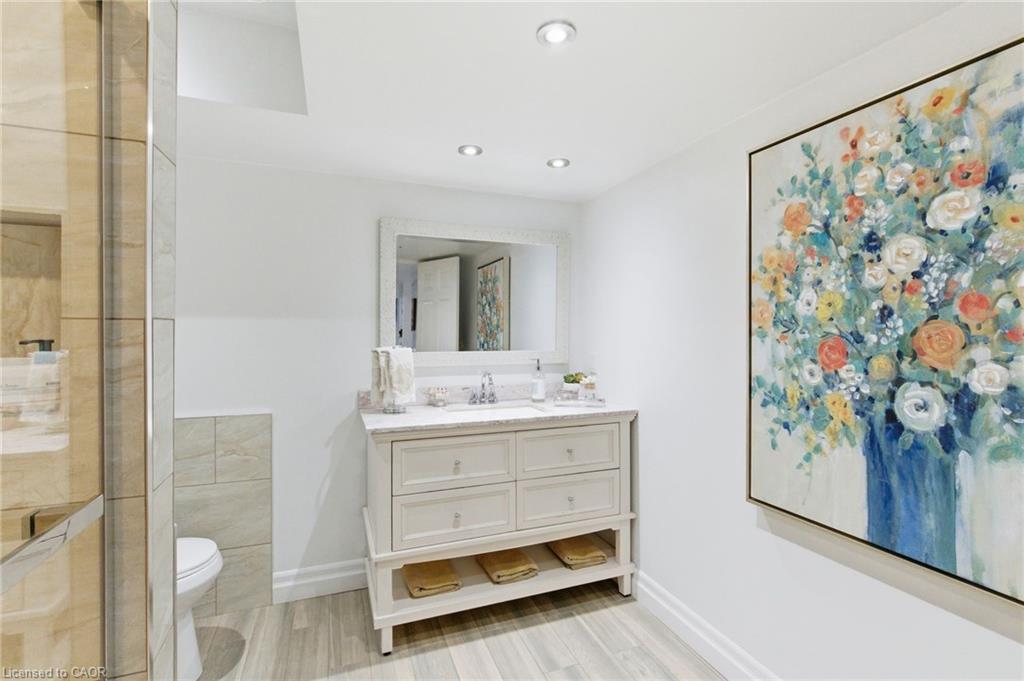 3810 River Road, Caledonia, ON - Indoor Photo Showing Bathroom
