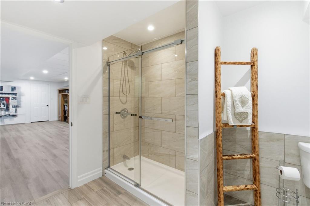 3810 River Road, Caledonia, ON - Indoor Photo Showing Bathroom