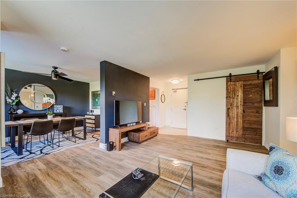 202-58 Bridgeport Road E, Waterloo, ON - Indoor