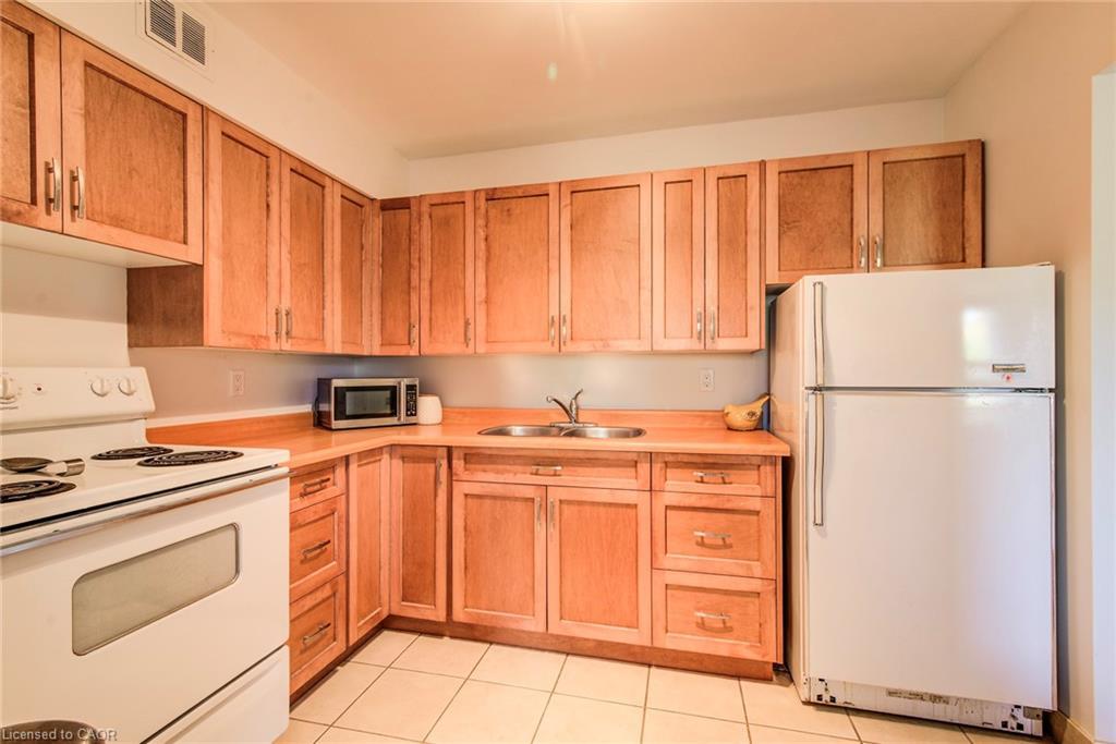 202-58 Bridgeport Road E, Waterloo, ON - Indoor Photo Showing Kitchen With Double Sink