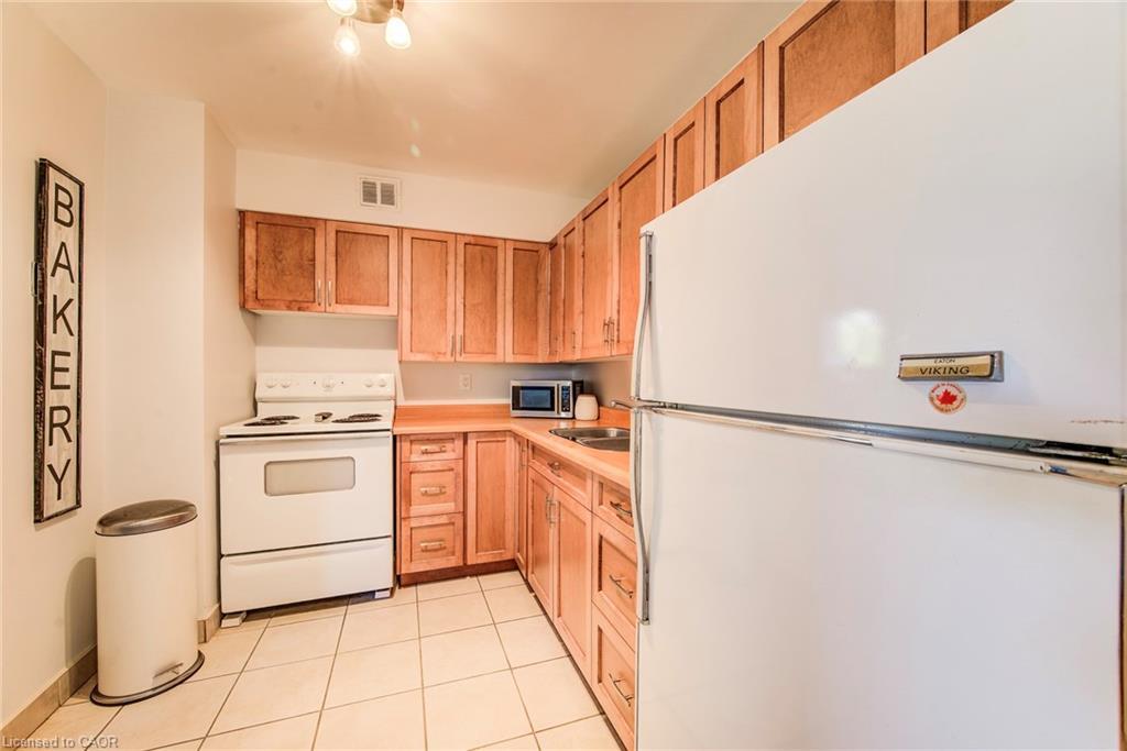 202-58 Bridgeport Road E, Waterloo, ON - Indoor Photo Showing Kitchen