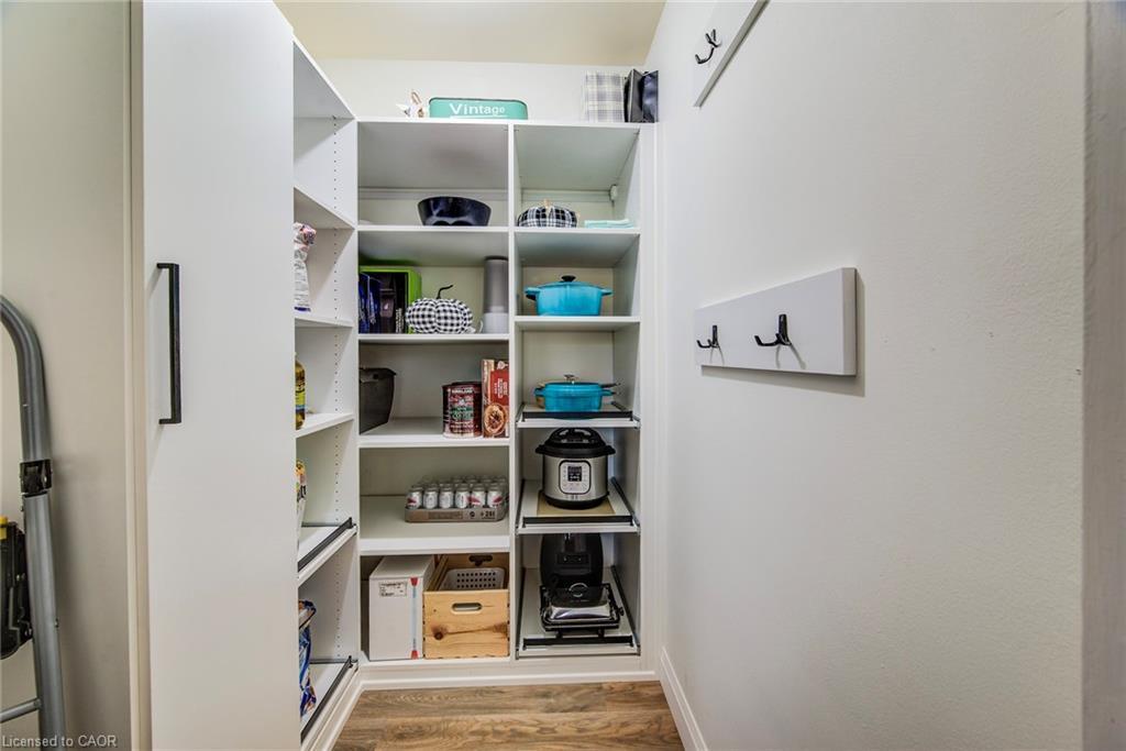 202-58 Bridgeport Road E, Waterloo, ON - Indoor