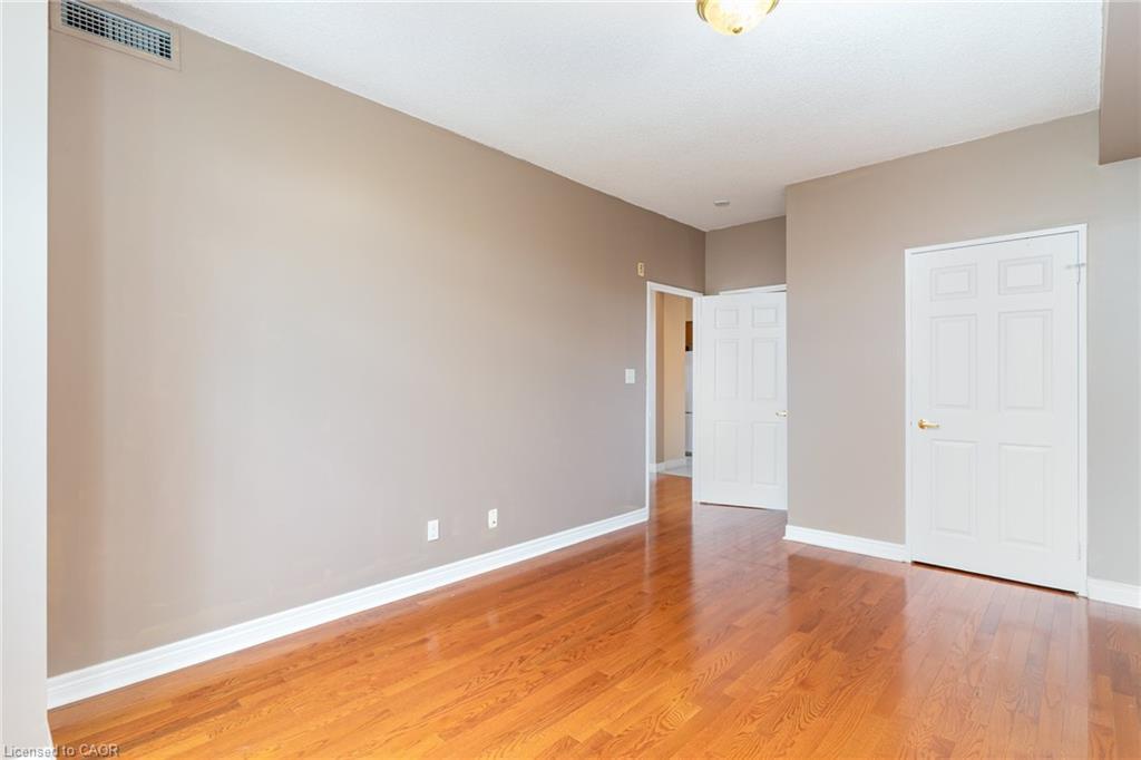410-2301 Parkhaven Boulevard, Oakville, ON - Indoor Photo Showing Other Room