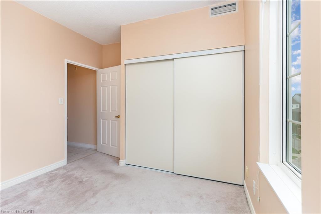 410-2301 Parkhaven Boulevard, Oakville, ON - Indoor Photo Showing Other Room