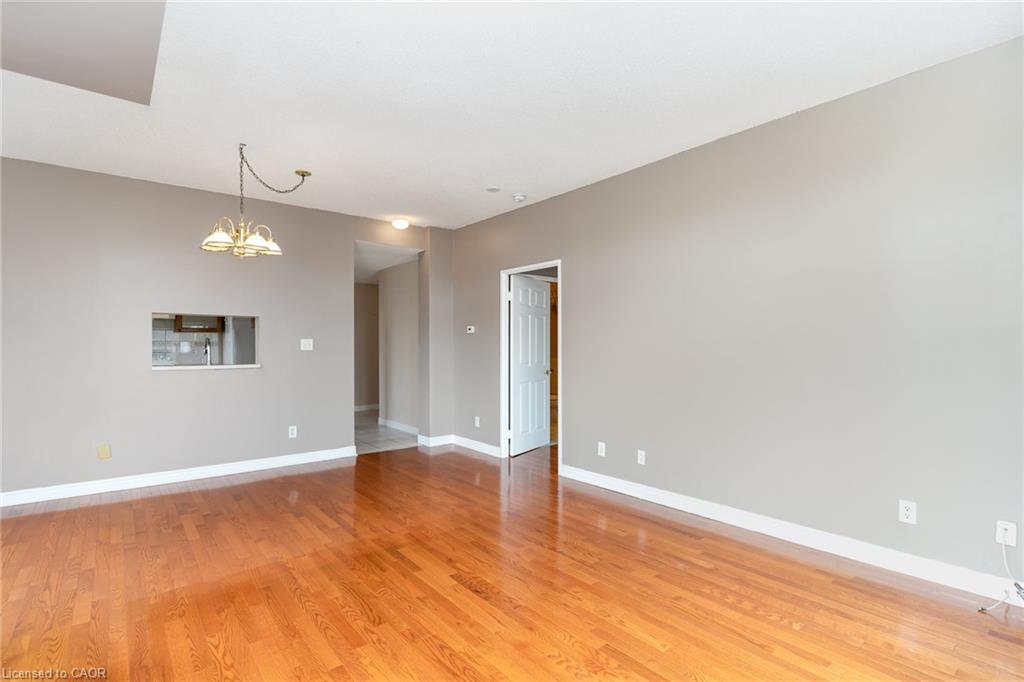 410-2301 Parkhaven Boulevard, Oakville, ON - Indoor Photo Showing Other Room
