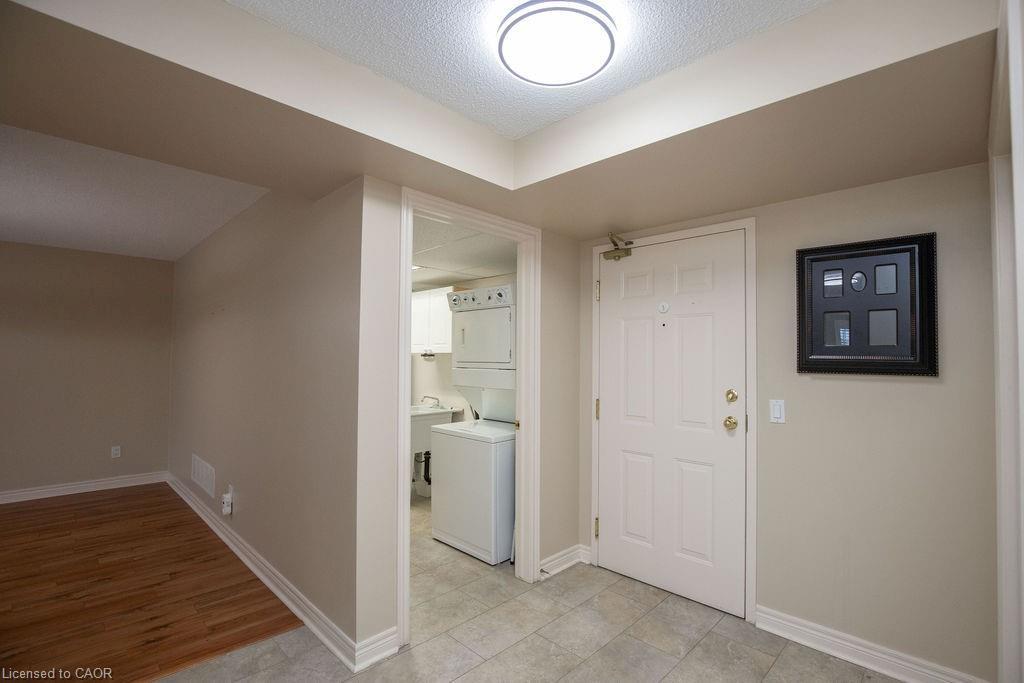 202-990 Golf Links Road, Hamilton, ON - Indoor