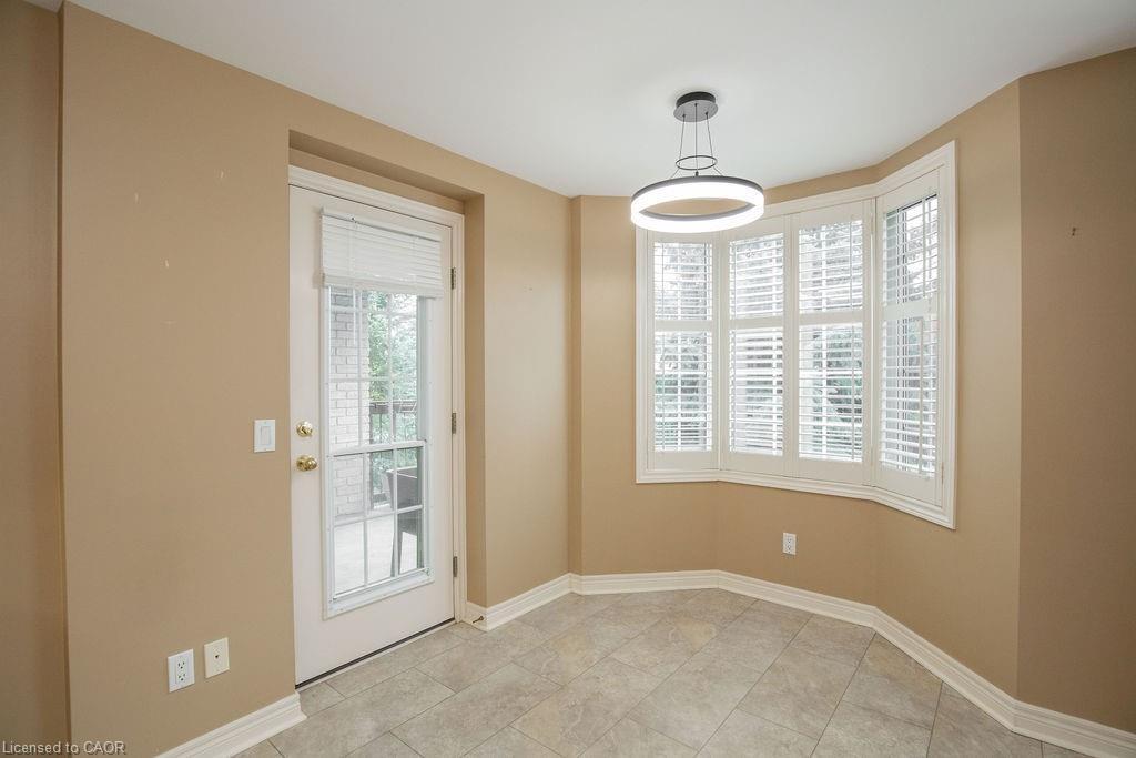 202-990 Golf Links Road, Hamilton, ON - Indoor Photo Showing Other Room