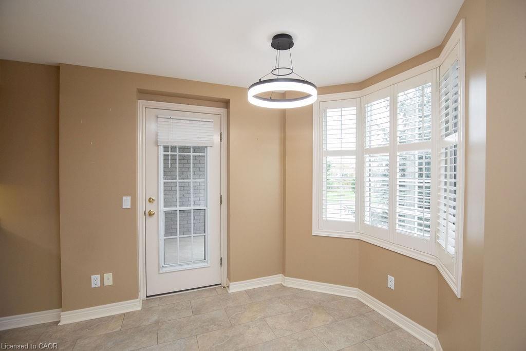 202-990 Golf Links Road, Hamilton, ON - Indoor Photo Showing Other Room