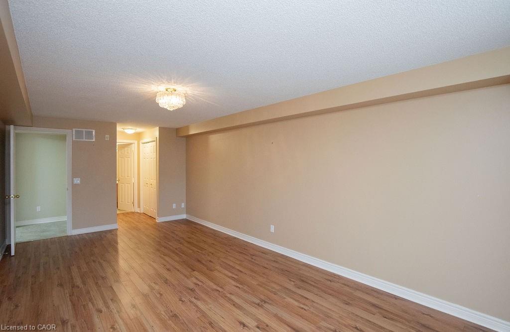 202-990 Golf Links Road, Hamilton, ON - Indoor Photo Showing Other Room